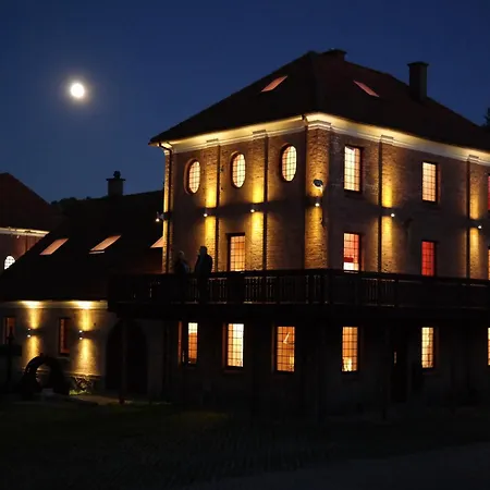 Gosciniec Pod Wegorzem Farmház Ołownik